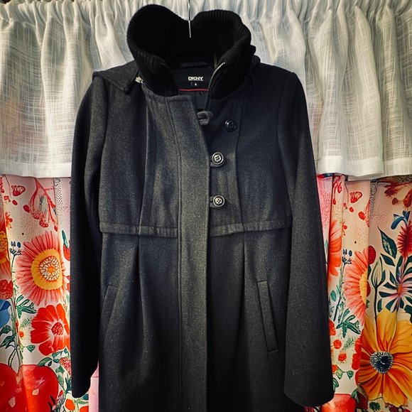 Size 4 DKNY Black Jacket - Picture 1 of 3